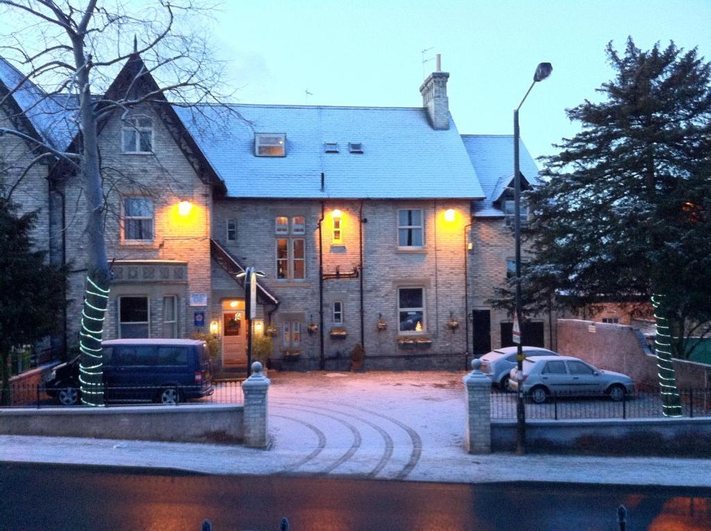 Bishops Guest Accommodation Йорк Экстерьер фото