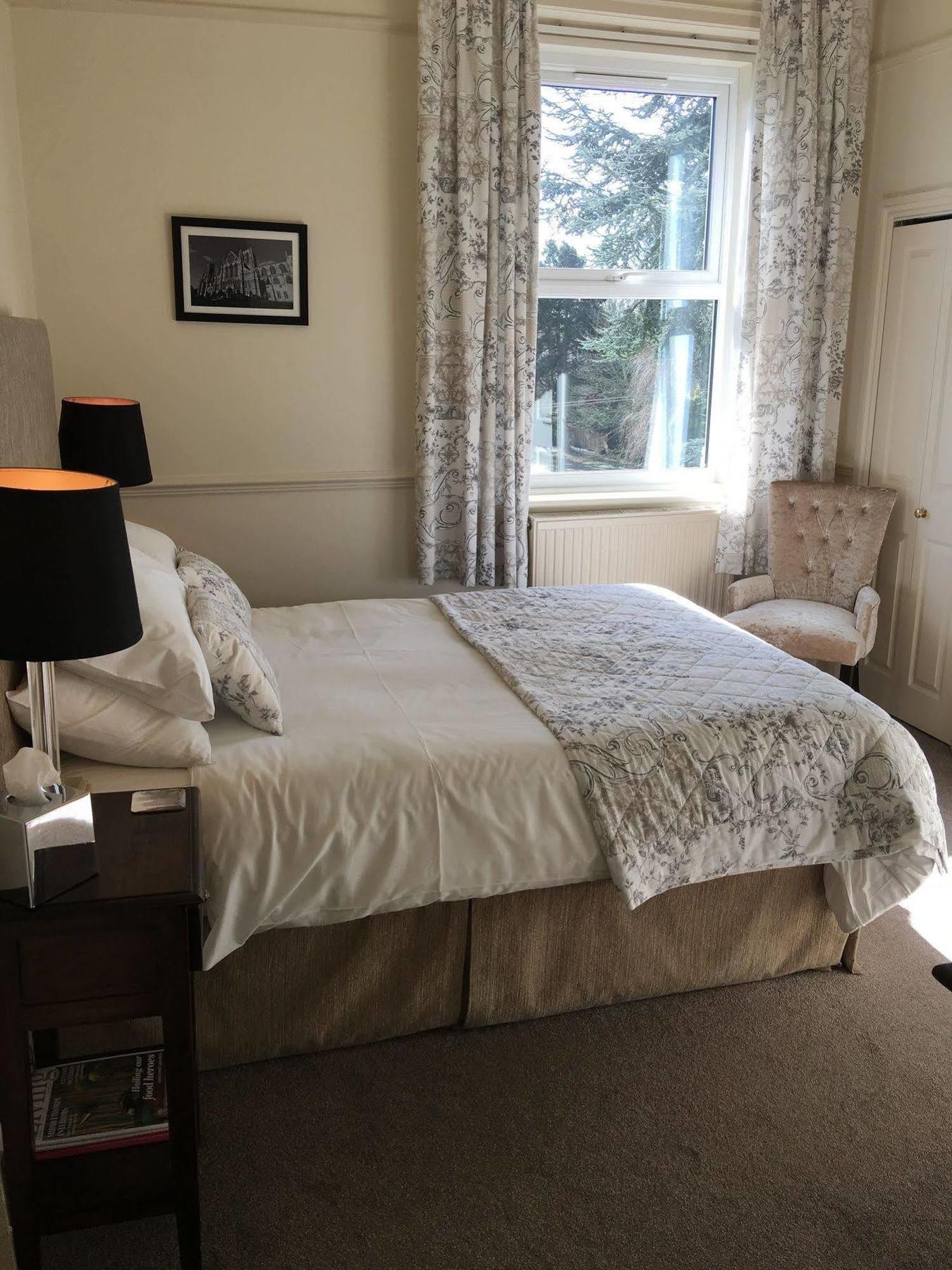 Bishops Guest Accommodation Йорк Экстерьер фото