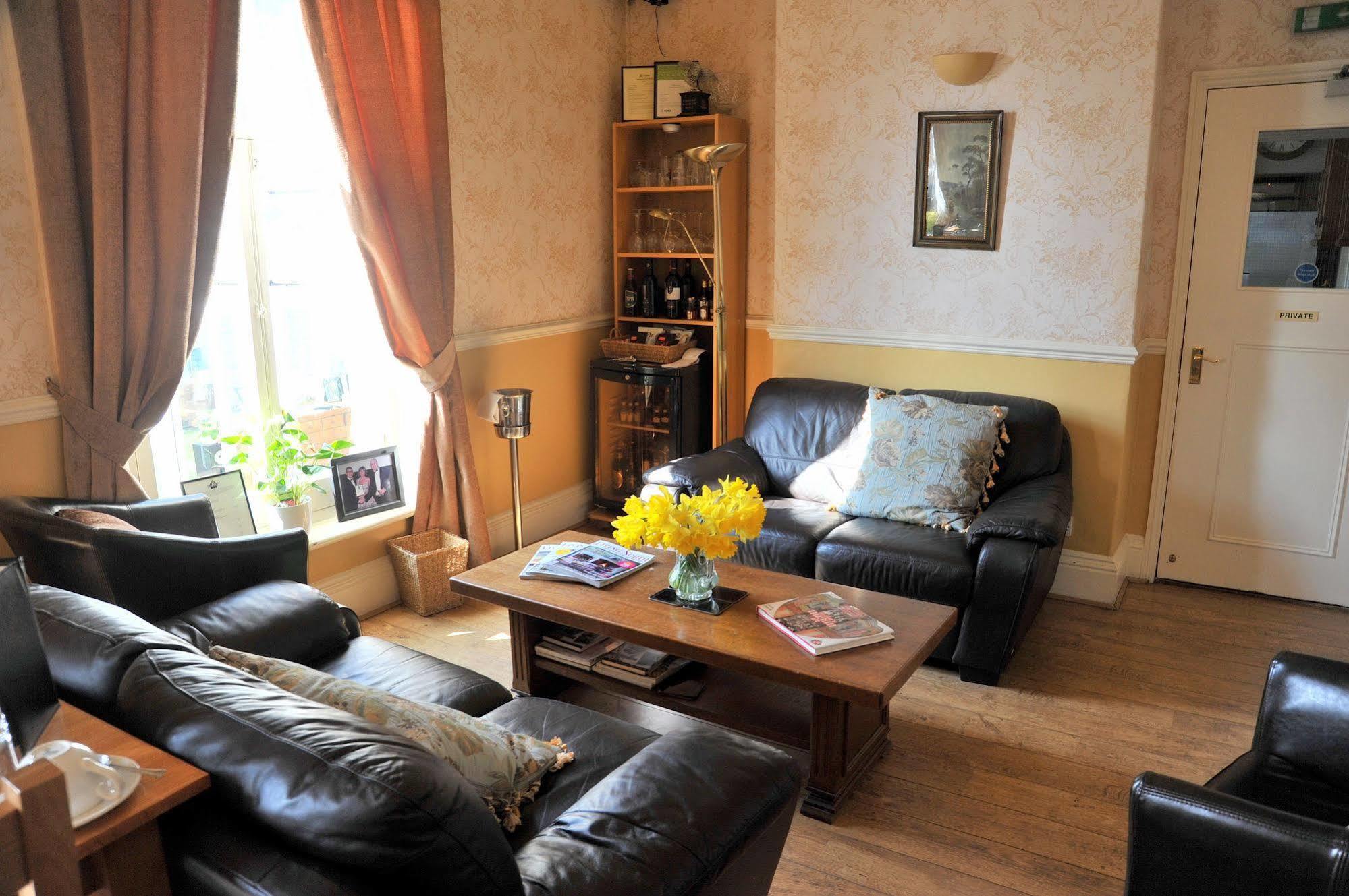 Bishops Guest Accommodation Йорк Экстерьер фото